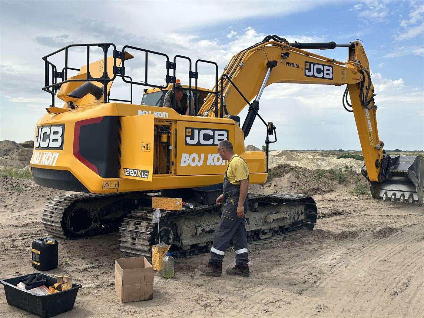 Premier AS terenski servis JCB 220X bagera